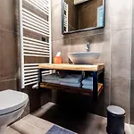 Zandvoort Lodge *