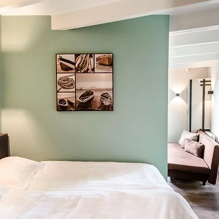 Daire Zandvoort Lodge *